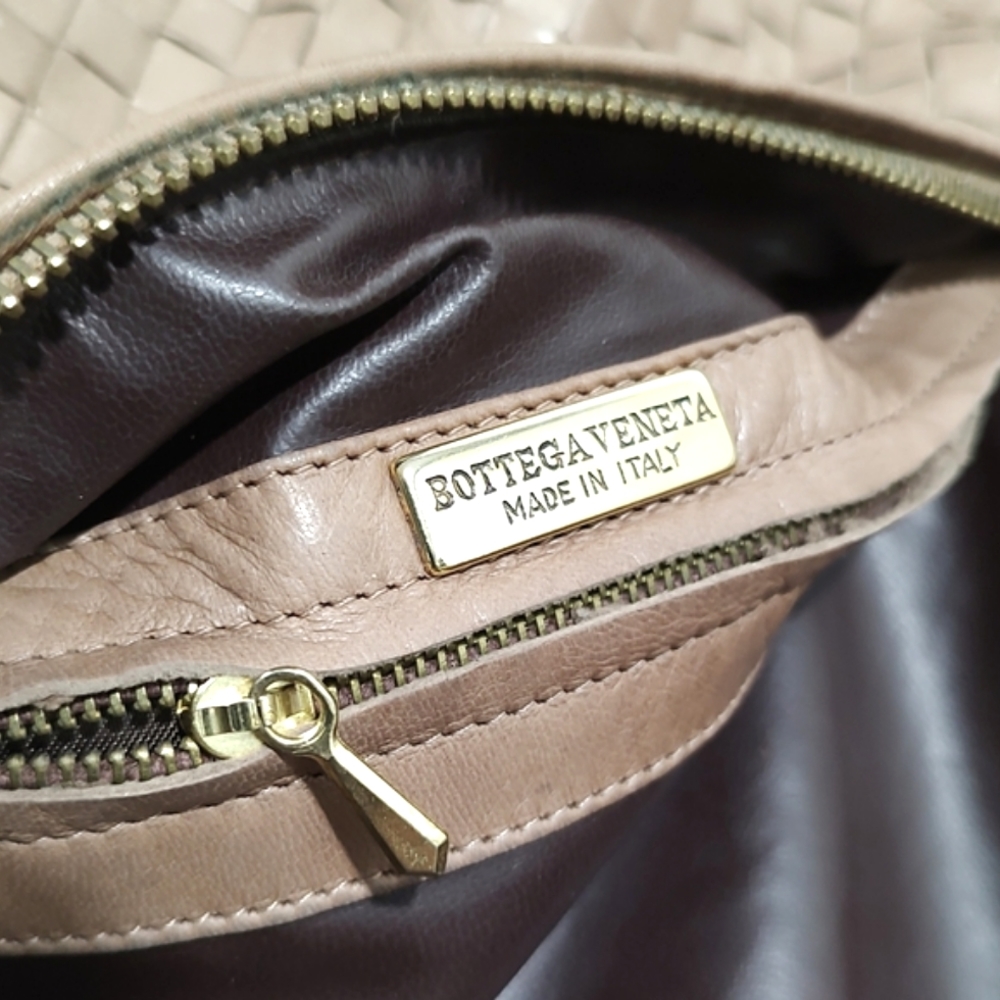 BOTTEGA VENETA Vintage Intrecciato Woven Lamb Leather Shoulder Crossbody Bag - Picture 12 of 16